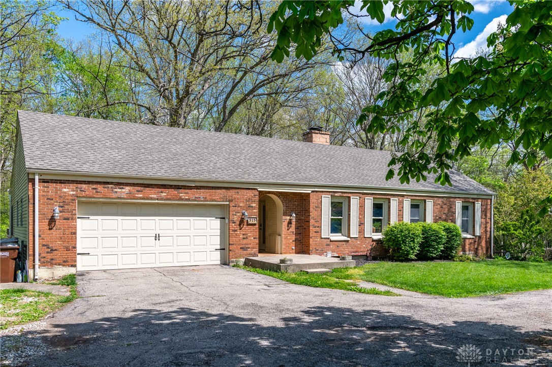 315 East Westbrook Road Clayton, OH 45415 - Photo 3 of 49
