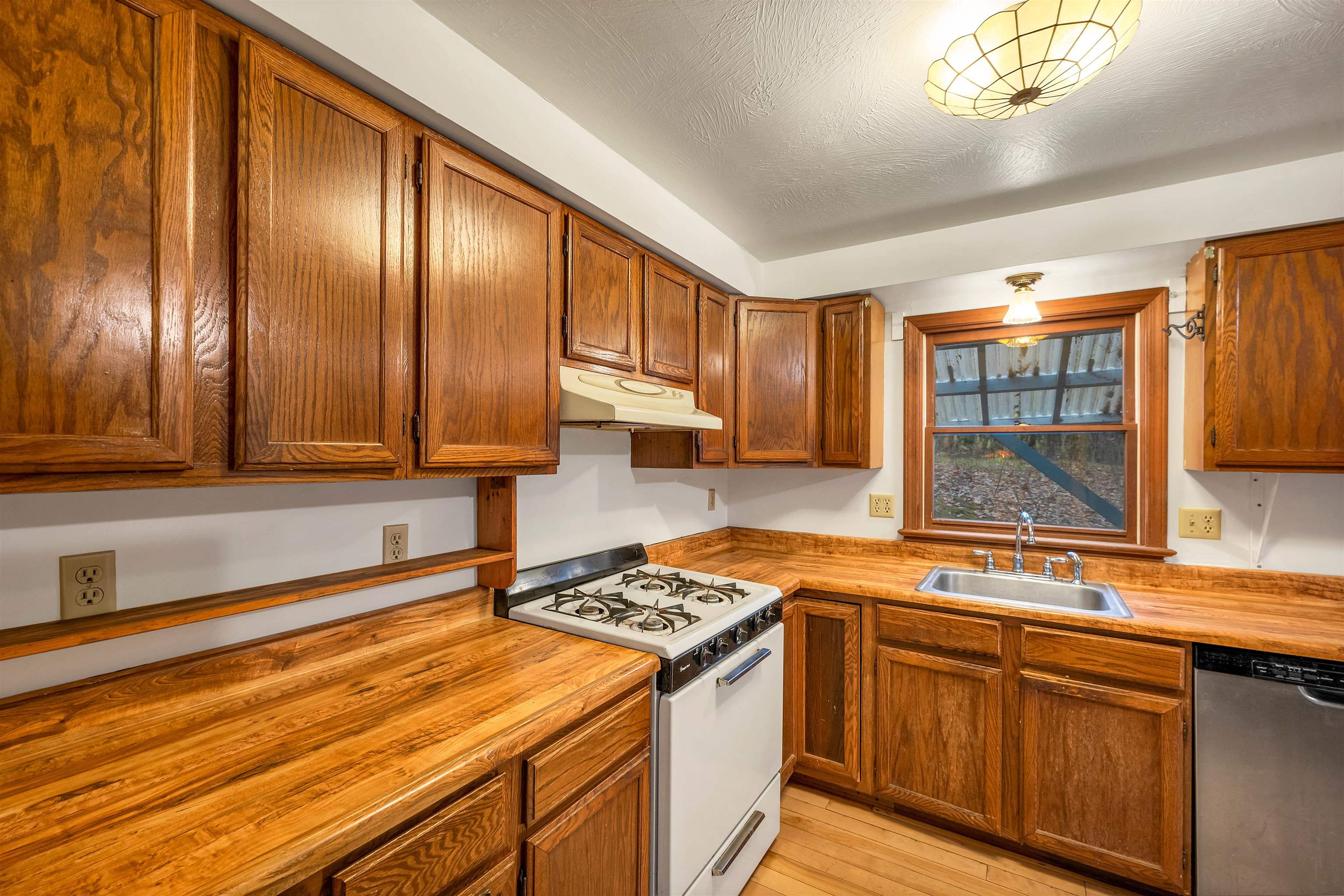 154 Mountain Road Deerfield, NH 03037 - Photo 12 of 47