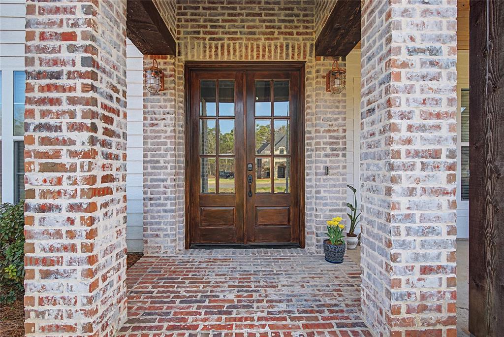 550 Ramsey Road Stonewall, LA 71078 - Photo 3 of 40 a front view of a house with a garden