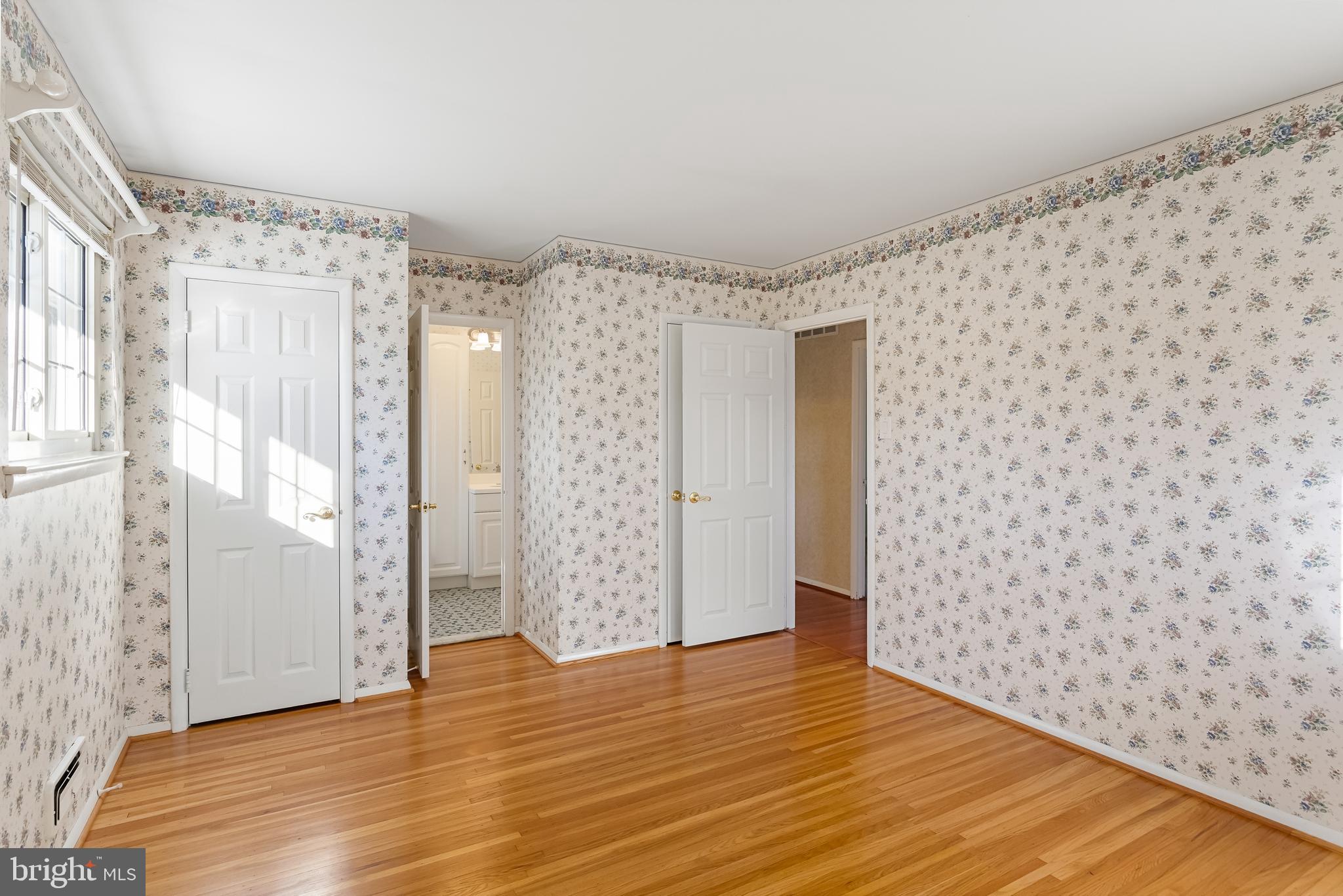 16 Hunter Drive Delran, NJ 08075 - Photo 14 of 29 a view of entryway with wooden floor