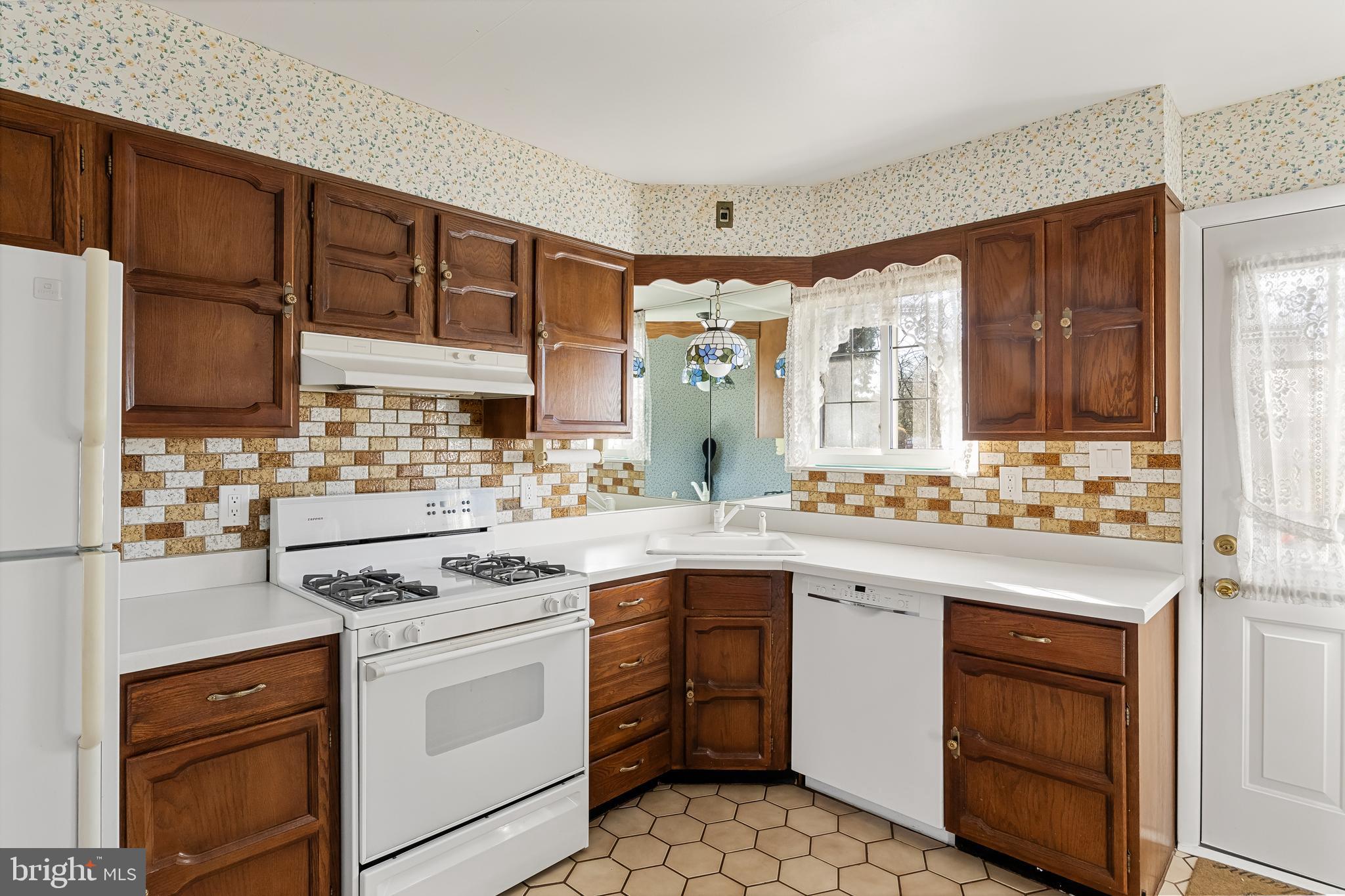 16 Hunter Drive Delran, NJ 08075 - Photo 10 of 29