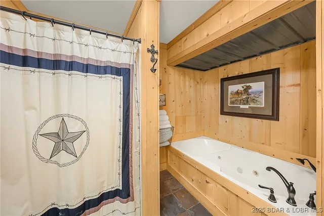 $385,000 | 69985 Highway 50, Tipton, MO 65081