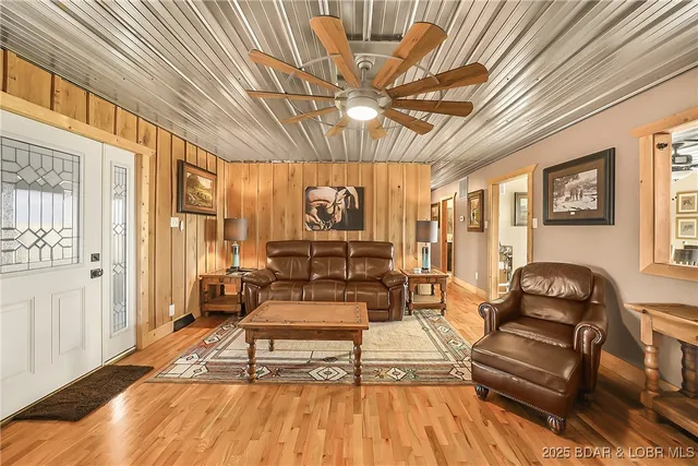 $385,000 | 69985 Highway 50, Tipton, MO 65081