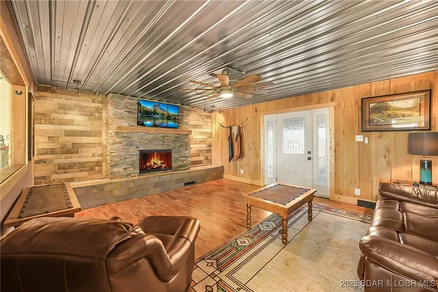 $385,000 | 69985 Highway 50, Tipton, MO 65081