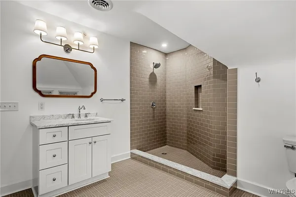 $2,100 | 681 Lafayette Avenue, Unit 3, Buffalo, NY 14222