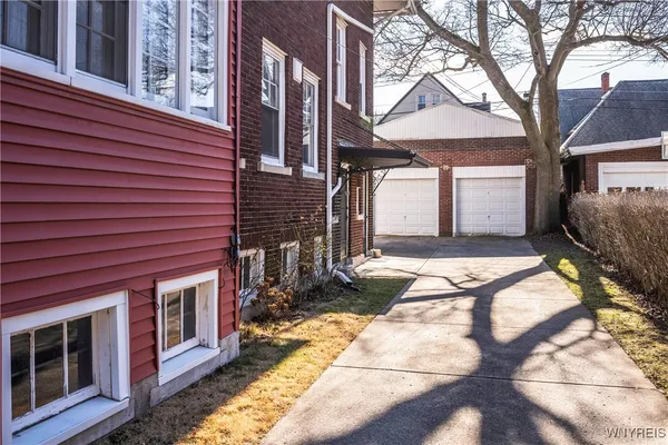 $2,100 | 681 Lafayette Avenue, Unit 3, Buffalo, NY 14222