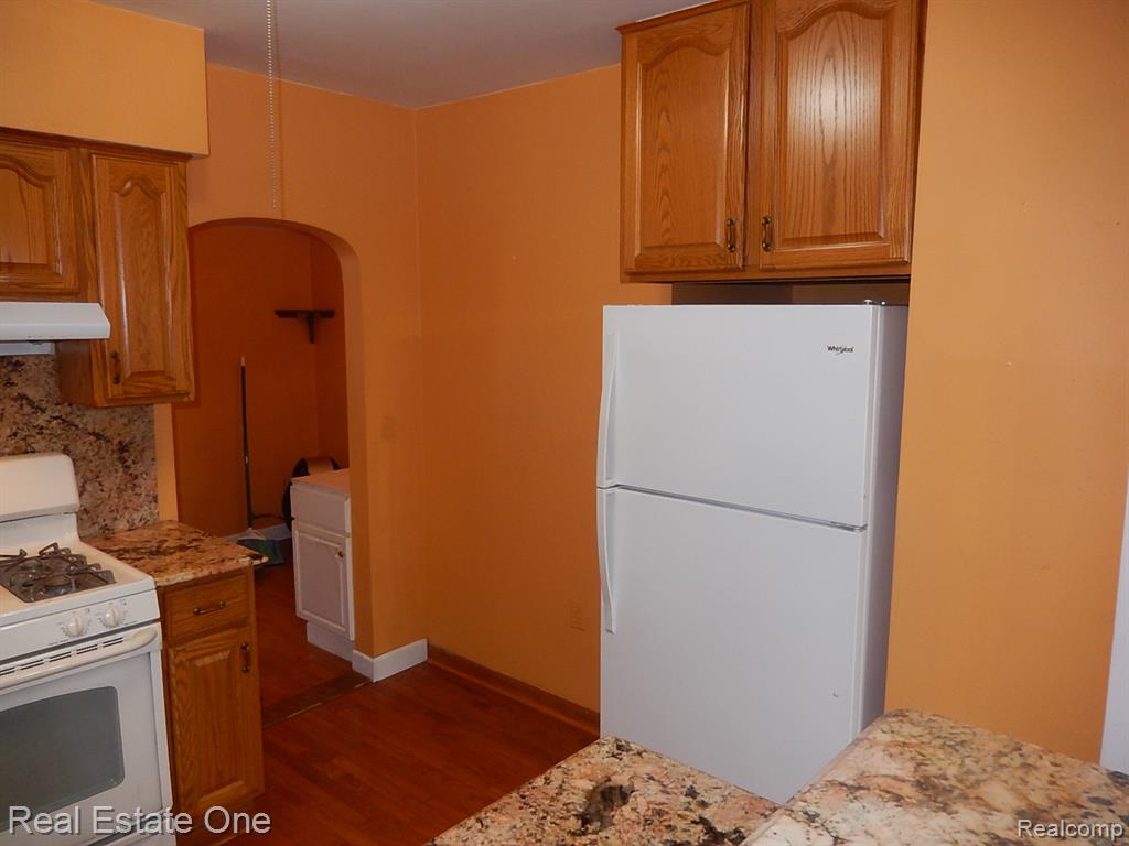 10790 Stark Road Livonia, MI 48150 - Photo 7 of 25