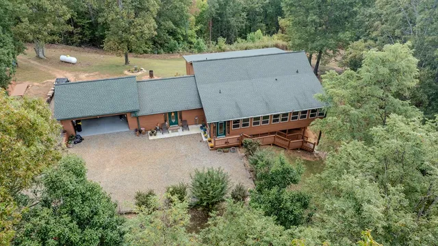 a view of a yard with flower plants