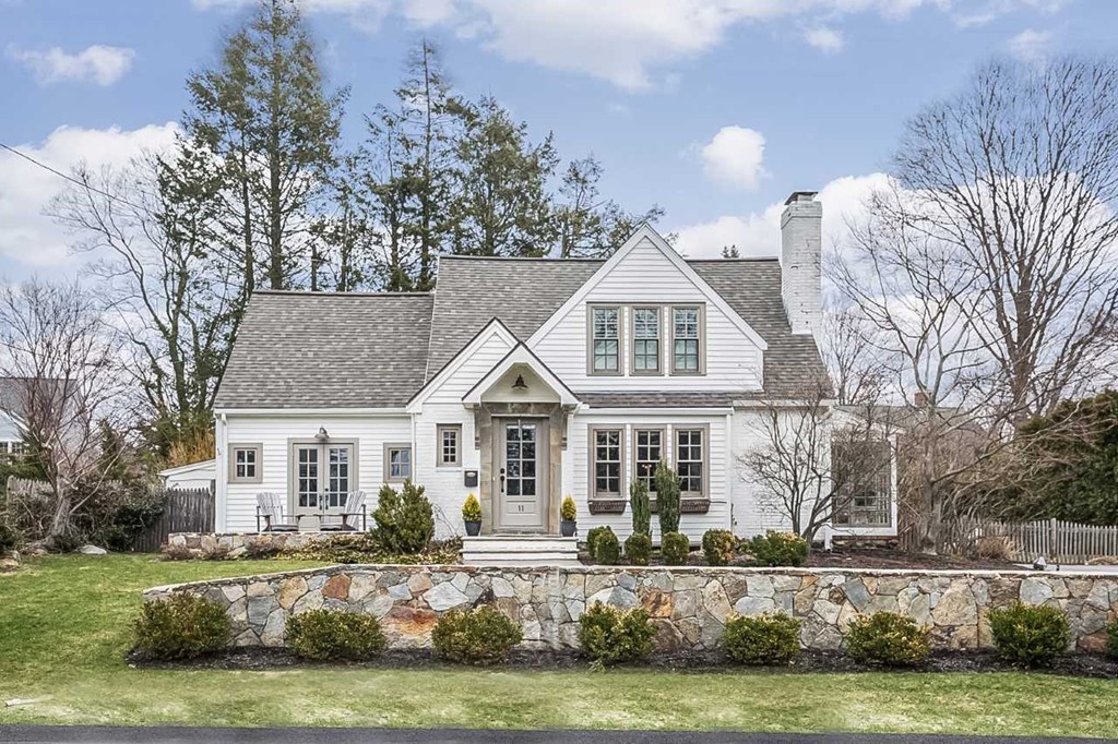 11 Cedar Road Andover, MA 01810 - Photo 1 of 30 Gallery Image 1