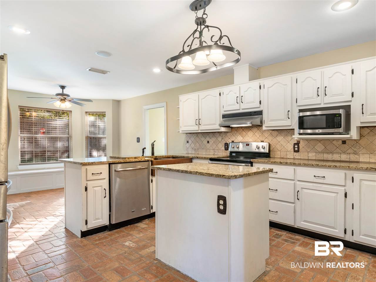 802 Artillery Range Street Daphne, AL 36527 - Photo 6 of 32 Updated kitchen