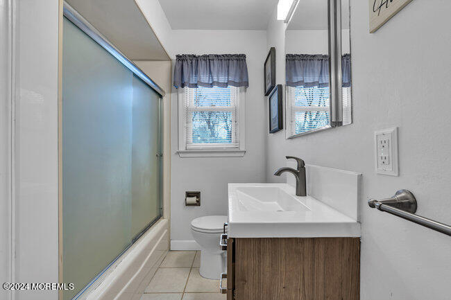 479 Morris Way Belford, NJ 07718 - Photo 16 of 23 Bathroom