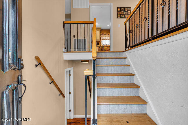 479 Morris Way Belford, NJ 07718 - Photo 19 of 23 Foyer