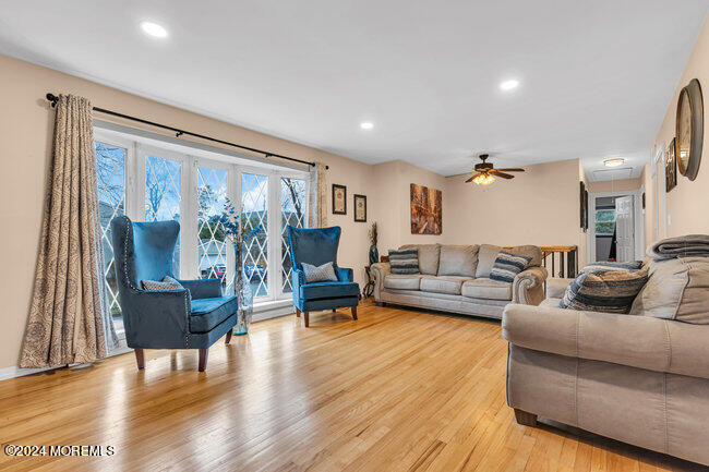 479 Morris Way Belford, NJ 07718 - Photo 2 of 23 Family Room
