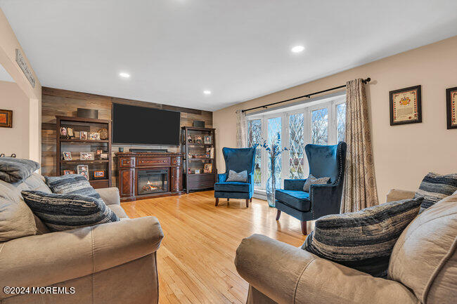 479 Morris Way Belford, NJ 07718 - Photo 8 of 23 Family Room