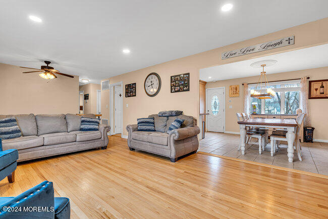 479 Morris Way Belford, NJ 07718 - Photo 9 of 23 Family Room