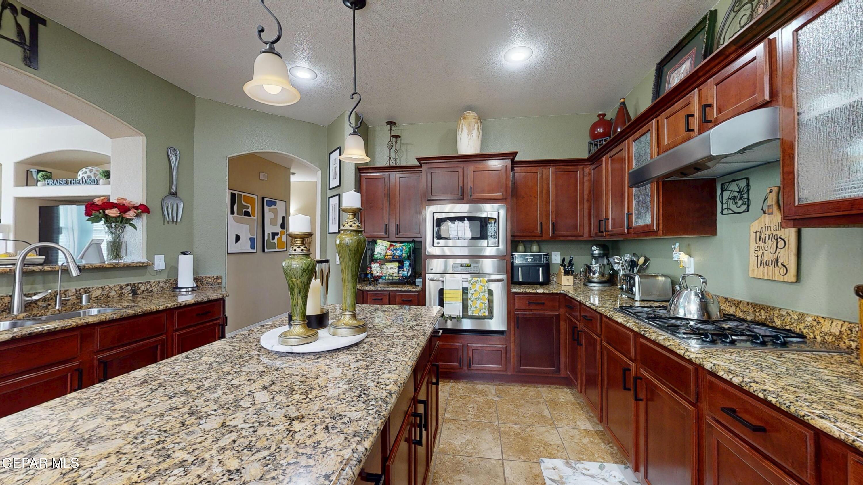12239 Rathmore Drive El Paso, TX 79928 - Photo 11 of 60 Kitchen