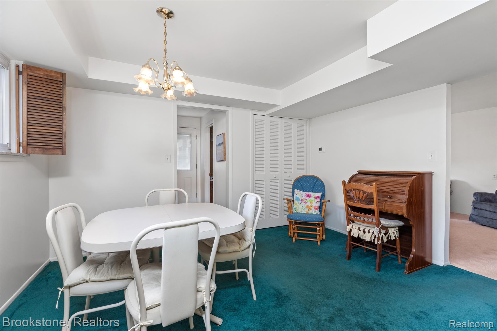4171 Elizabeth Lake Road Waterford, MI 48328 - Photo 11 of 38 Gallery Image 11