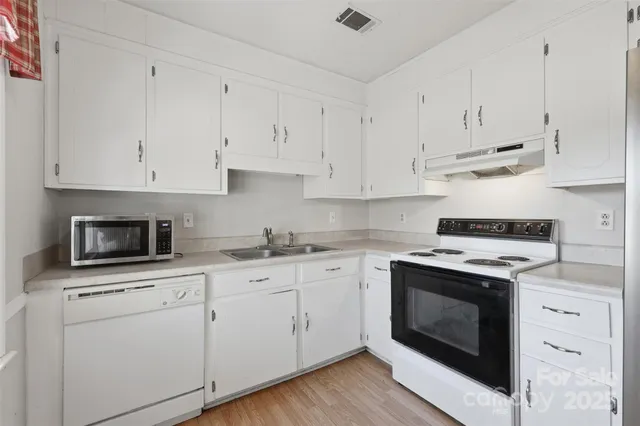 $250,000 | 9901 Arbor Dale Avenue, Charlotte, NC 28215