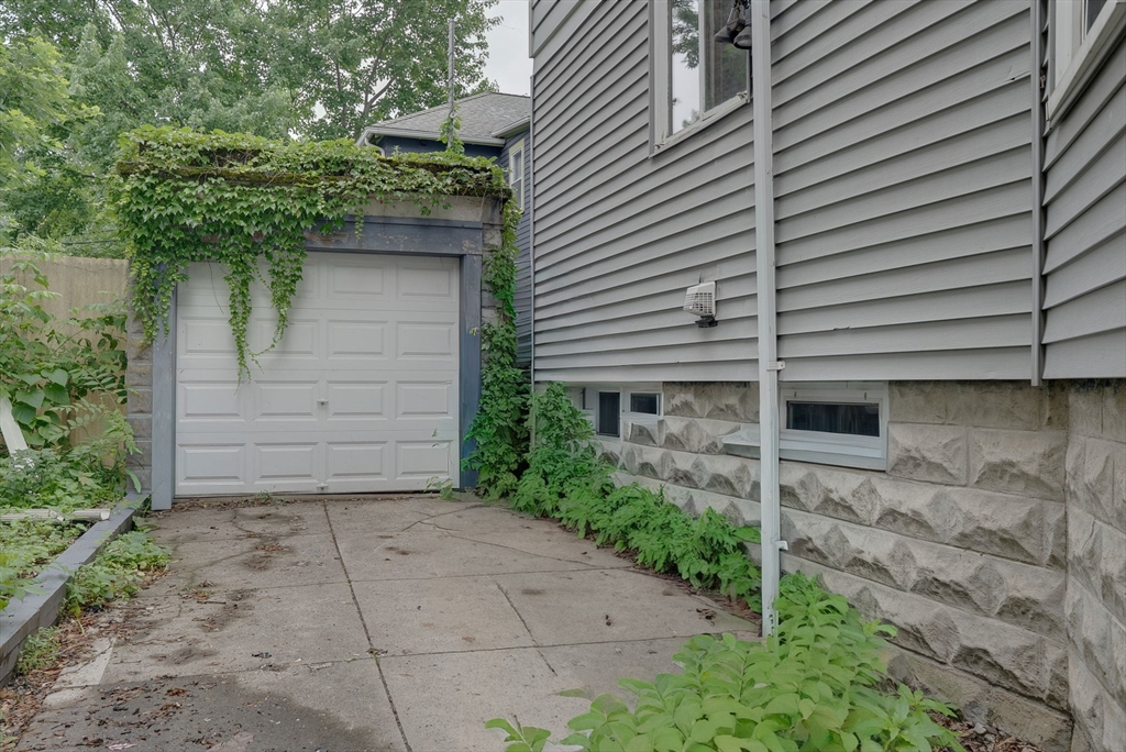 40 Simpson Avenue Somerville, MA 02144 - Photo 3 of 34