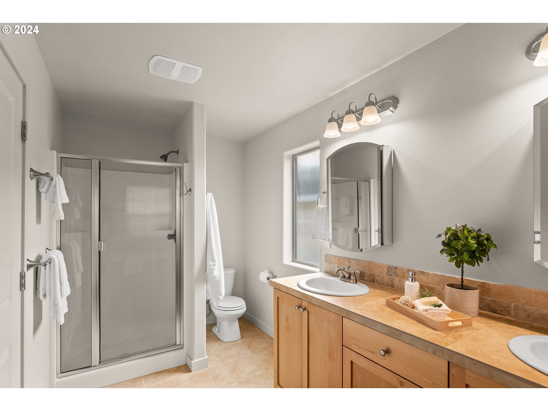 16758 Southwest Romeo Terrace Portland, OR 97224 - Photo 17 of 28 Bathroom, Attached