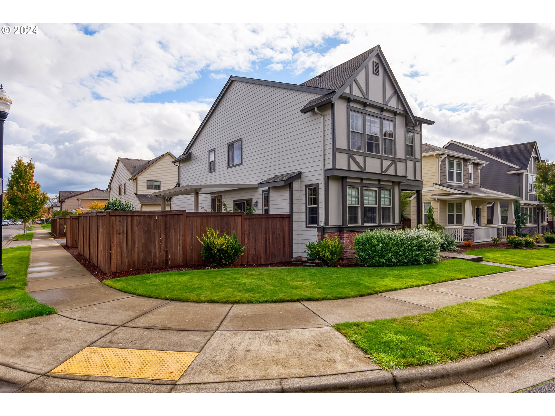 16758 Southwest Romeo Terrace Portland, OR 97224 - Photo 3 of 28 Gallery Image 3