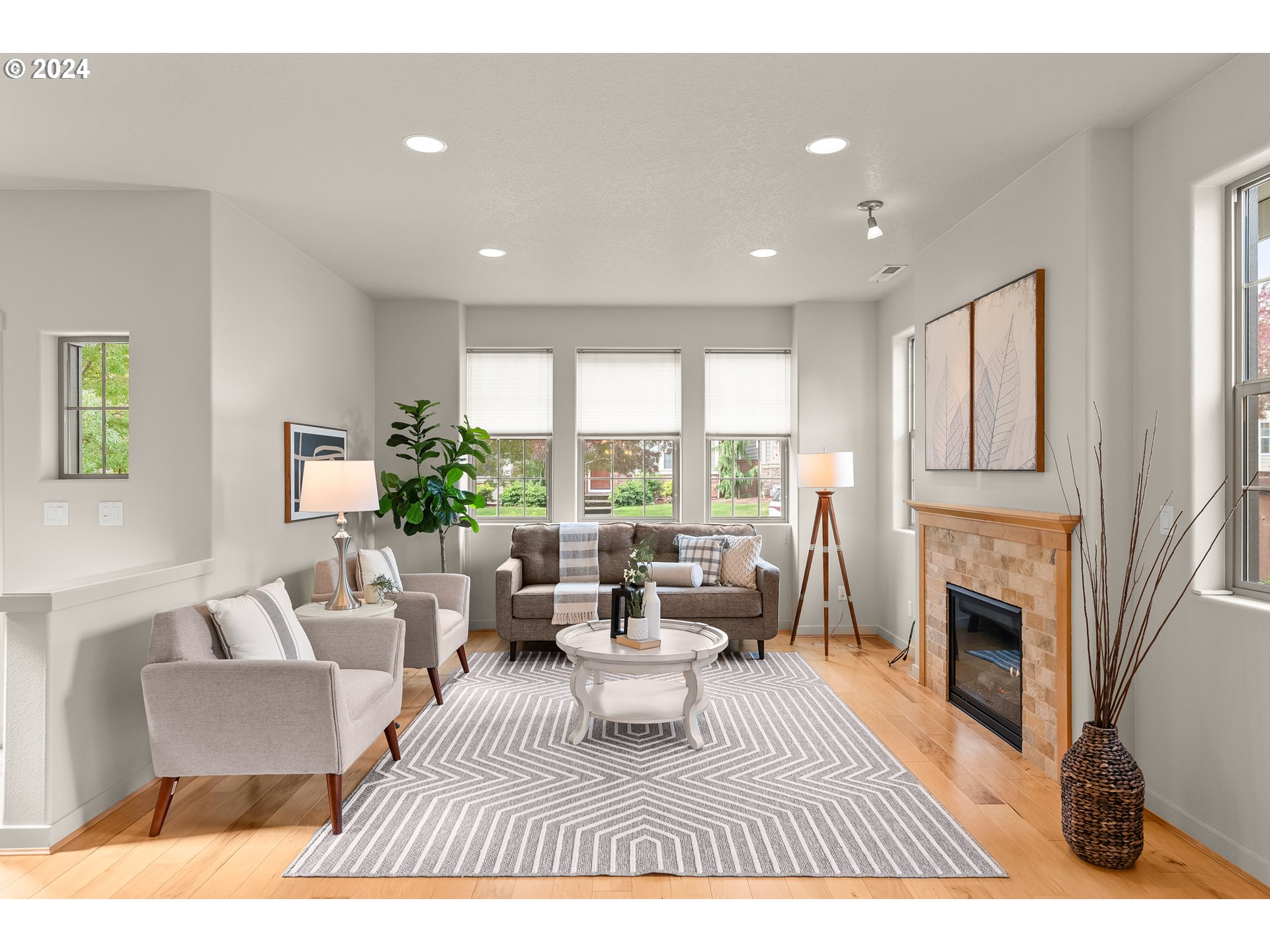 16758 Southwest Romeo Terrace Portland, OR 97224 - Photo 4 of 28 Living Room
