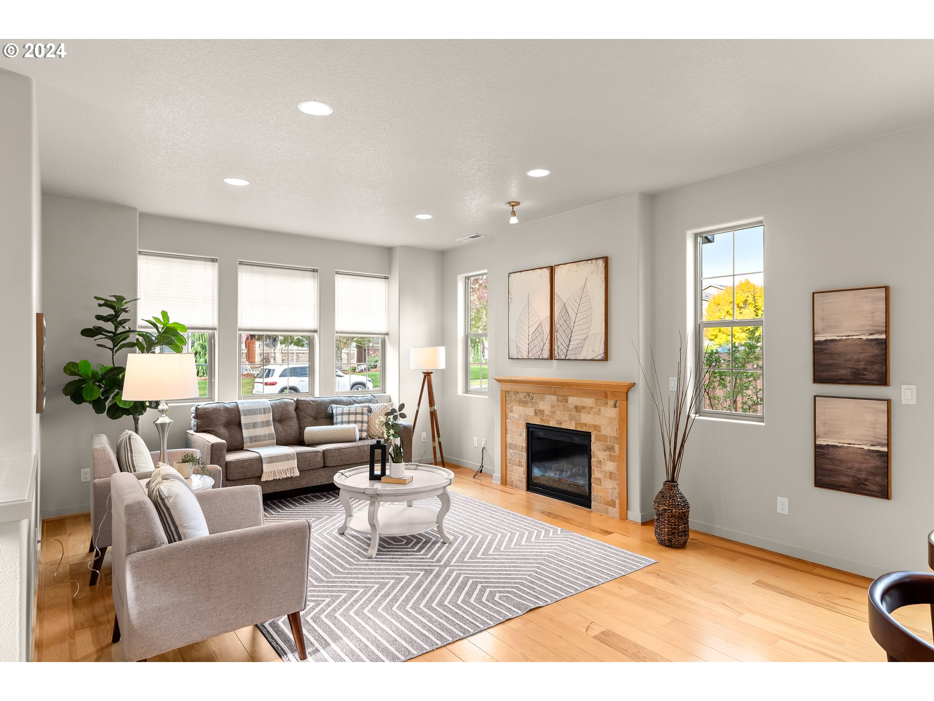 16758 Southwest Romeo Terrace Portland, OR 97224 - Photo 5 of 28 Gallery Image 5
