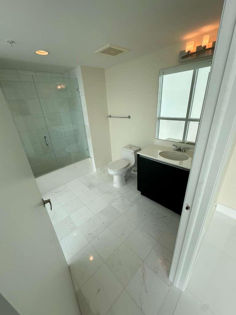 665 Northeast 25th Street, Unit 2601 Miami, FL 33137 - Photo 25 of 62 WhatsApp Image 2026-03-11 at 12.17.35 PM
