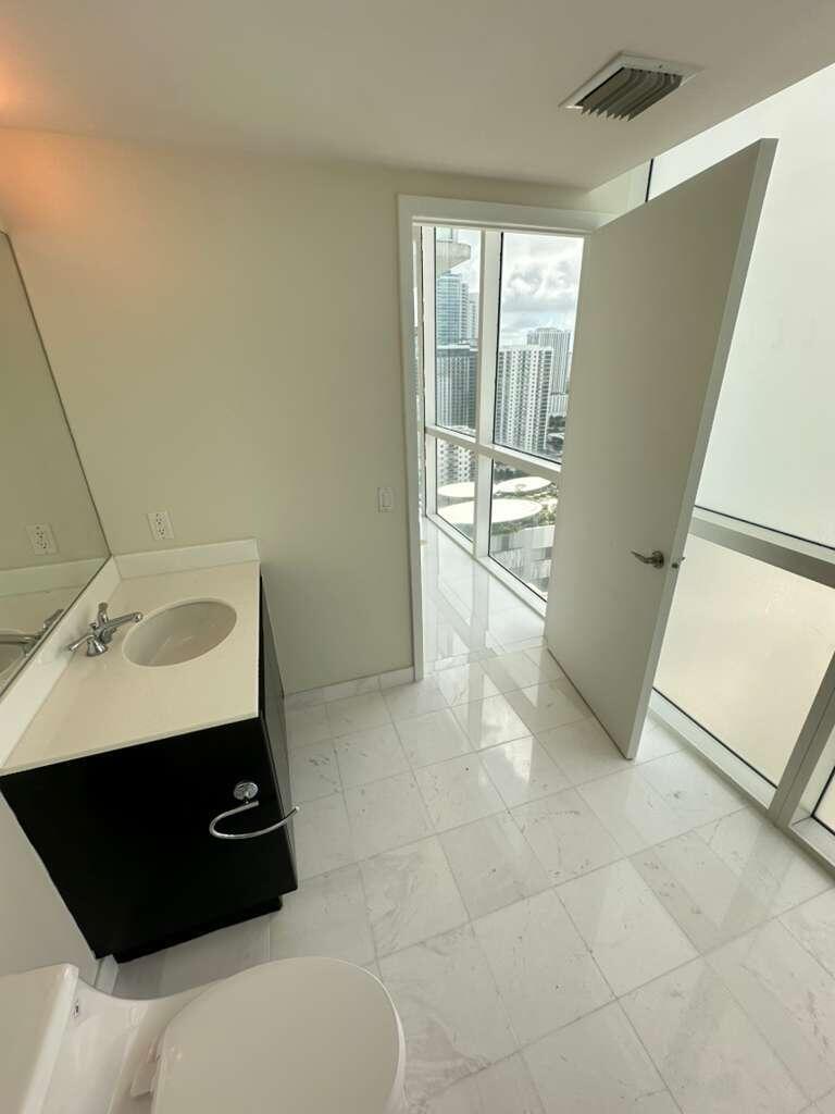 665 Northeast 25th Street, Unit 2601 Miami, FL 33137 - Photo 28 of 62 WhatsApp Image 2026-03-11 at 12.17.36 PM