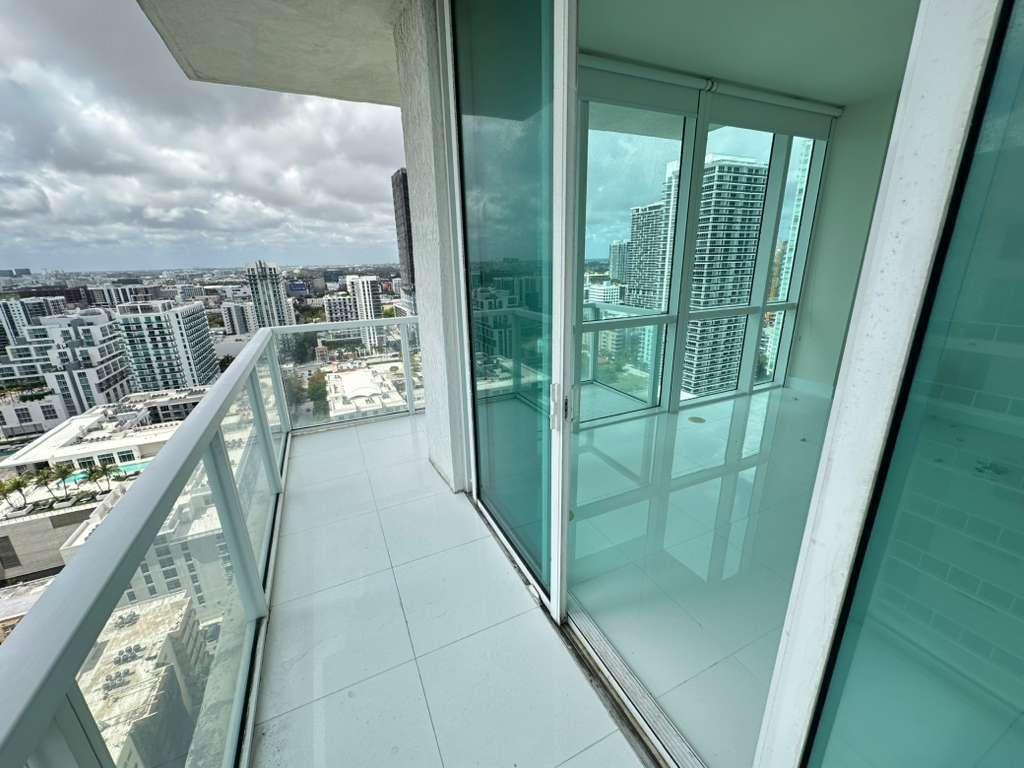 665 Northeast 25th Street, Unit 2601 Miami, FL 33137 - Photo 40 of 62 WhatsApp Image 2026-03-11 at 12.17.37 PM