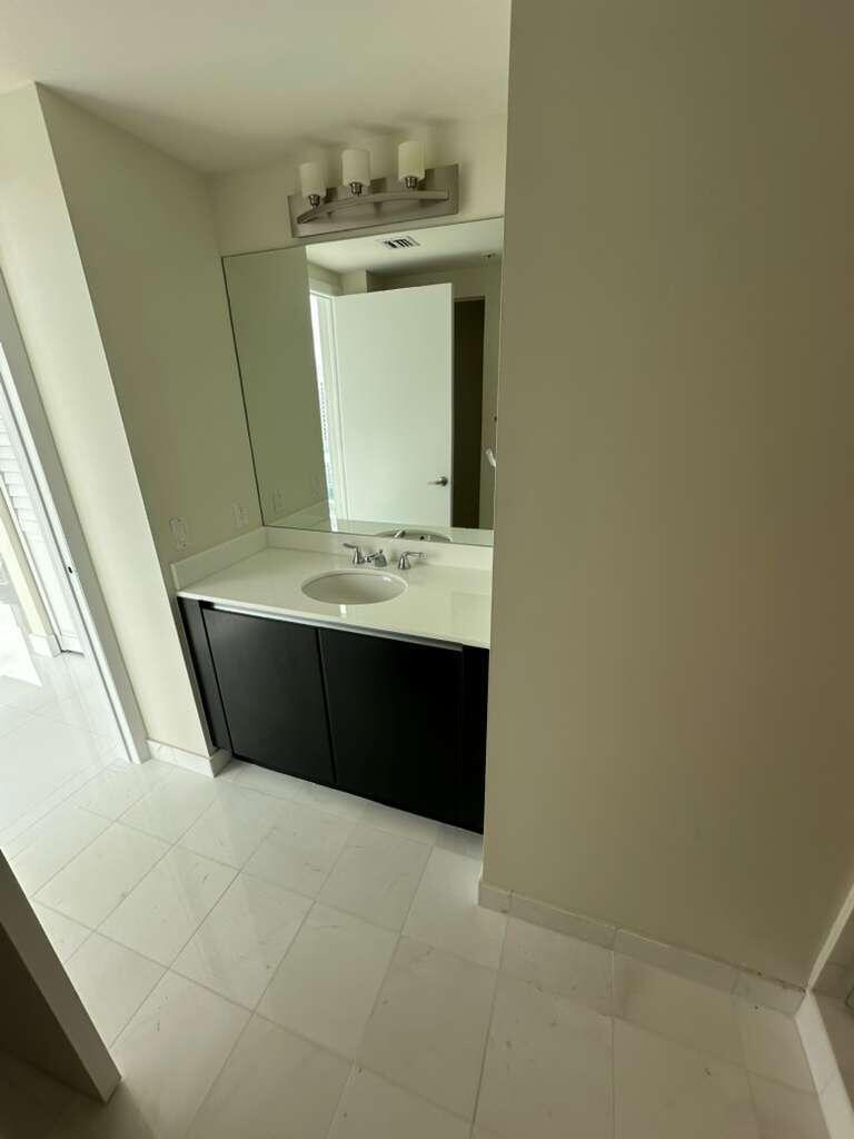 665 Northeast 25th Street, Unit 2601 Miami, FL 33137 - Photo 41 of 62 WhatsApp Image 2026-03-11 at 12.17.37 PM