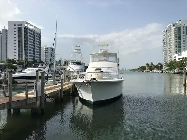 $3,350 | 7900 Harbor Island Drive, Unit 523, North Bay Village, FL 33141