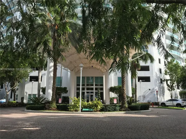 $3,350 | 7900 Harbor Island Drive, Unit 523, North Bay Village, FL 33141