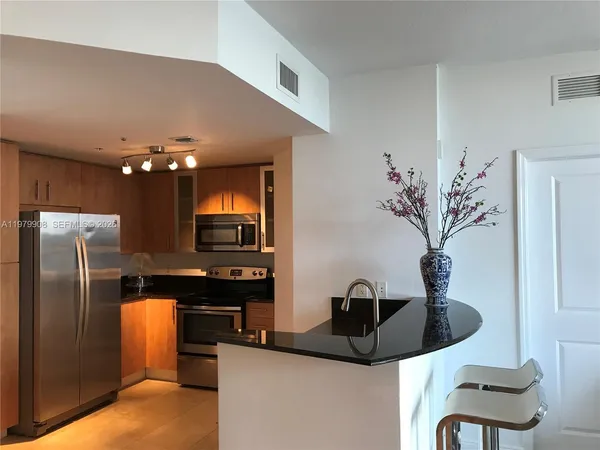 $3,350 | 7900 Harbor Island Drive, Unit 523, North Bay Village, FL 33141