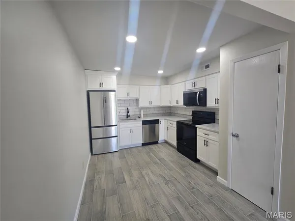 $1,450 | 4334 Arrow Tree Drive, Unit H, St. Louis, MO 63128