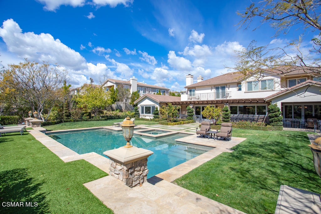 12406 Nelson Road Moorpark, CA 93021 - Photo 58 of 74 a view of a backyard with sitting area