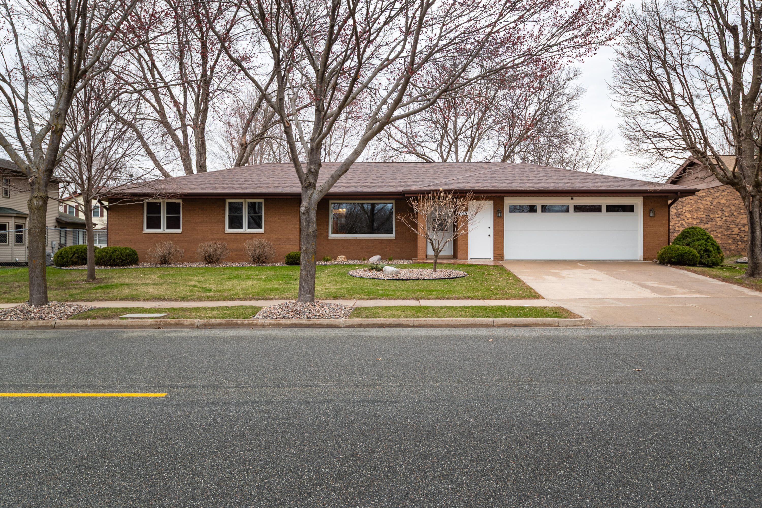 705 Grove Street Onalaska, WI 54650 - Photo 1 of 27 C24I3183-HDR