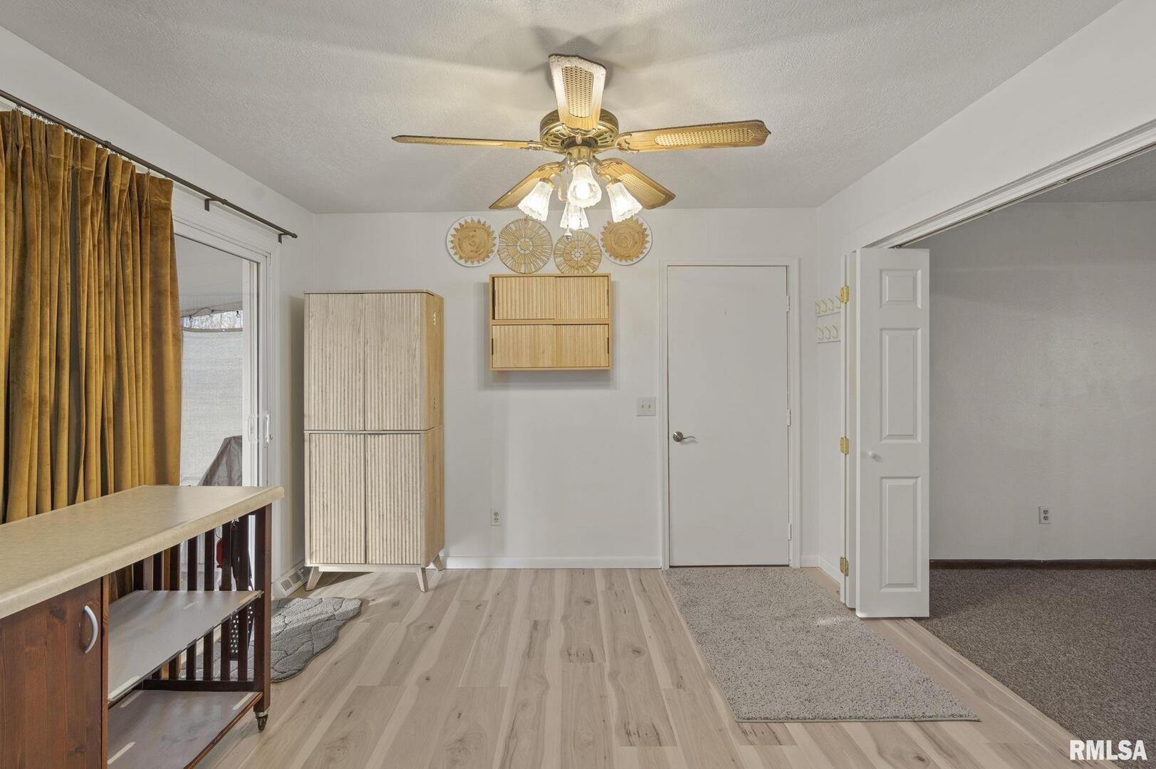 827 9th Street Colona, IL 61241 - Photo 12 of 39 Gallery Image 12
