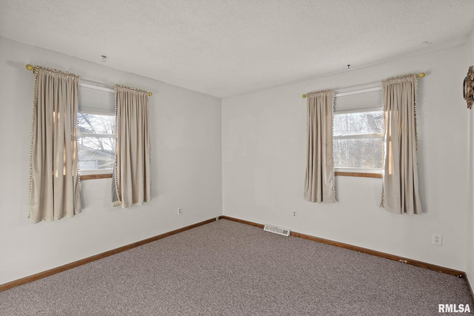 827 9th Street Colona, IL 61241 - Photo 13 of 39 Gallery Image 13