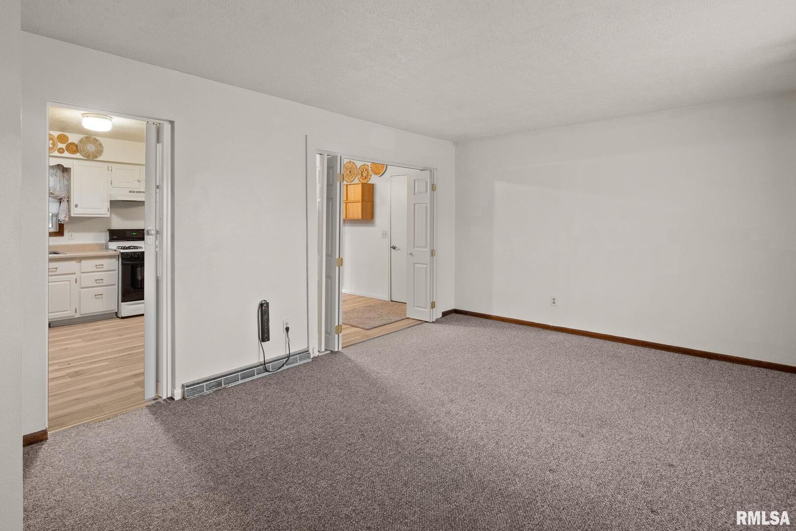 827 9th Street Colona, IL 61241 - Photo 3 of 39 Gallery Image 3