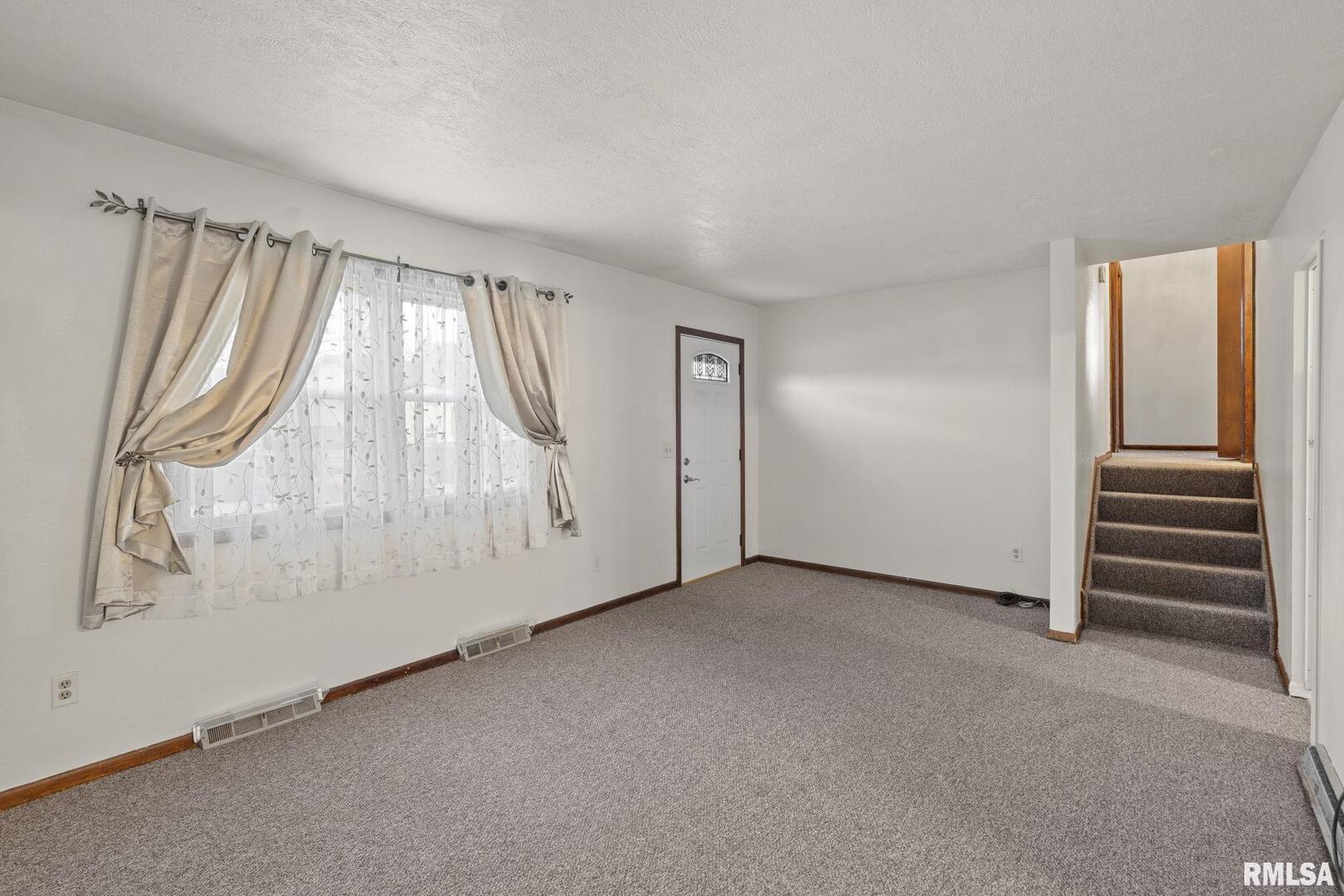 827 9th Street Colona, IL 61241 - Photo 5 of 39 Gallery Image 5