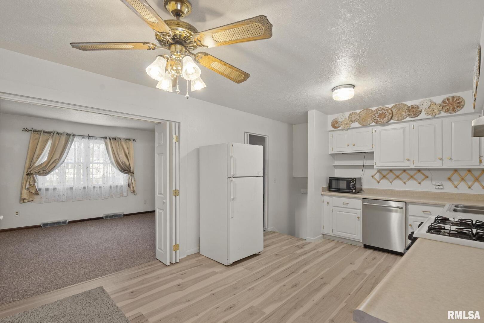 827 9th Street Colona, IL 61241 - Photo 8 of 39 Gallery Image 8