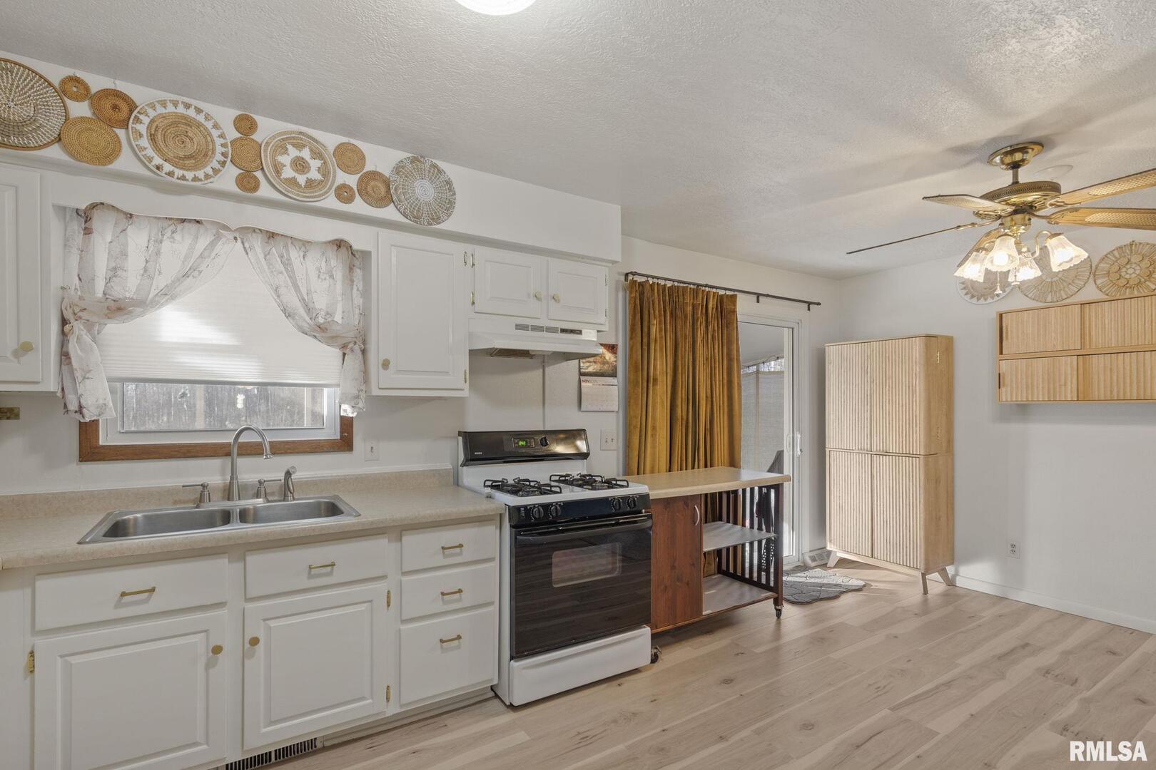 827 9th Street Colona, IL 61241 - Photo 10 of 39 Gallery Image 10