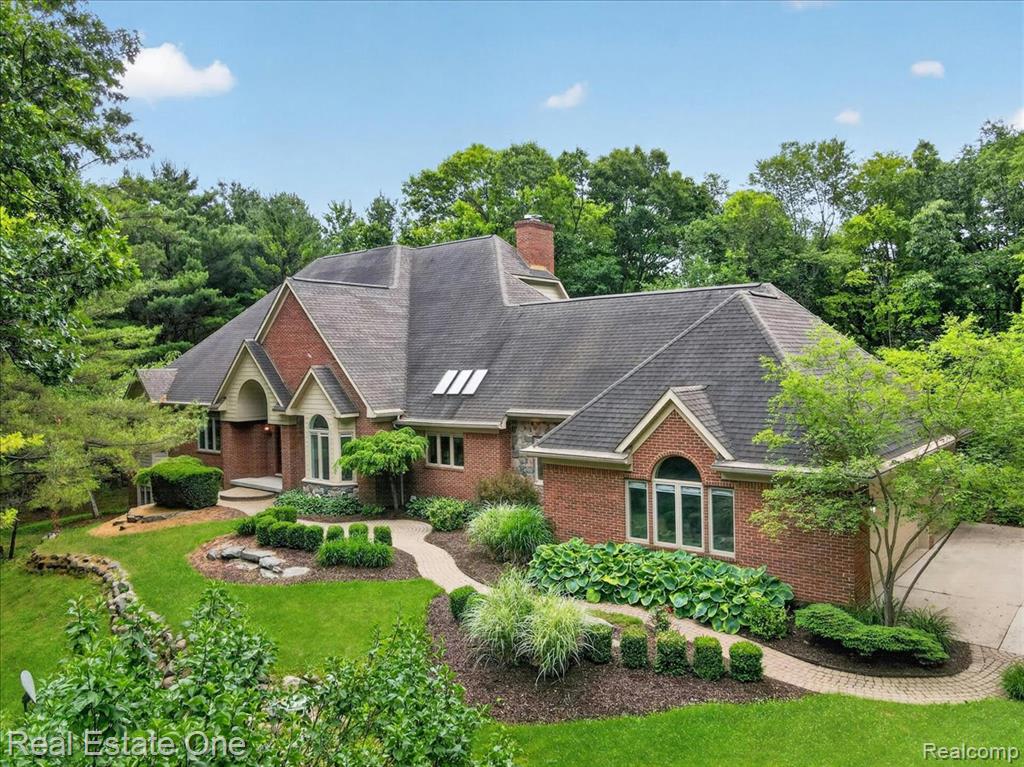 425 Courtney Road Leonard, MI 48367 - Photo 1 of 89 Gallery Image 1