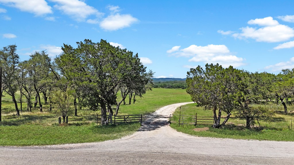 2000-2018 Ranch Road 2721 Fredericksburg, TX 78624 - Photo 8 of 19