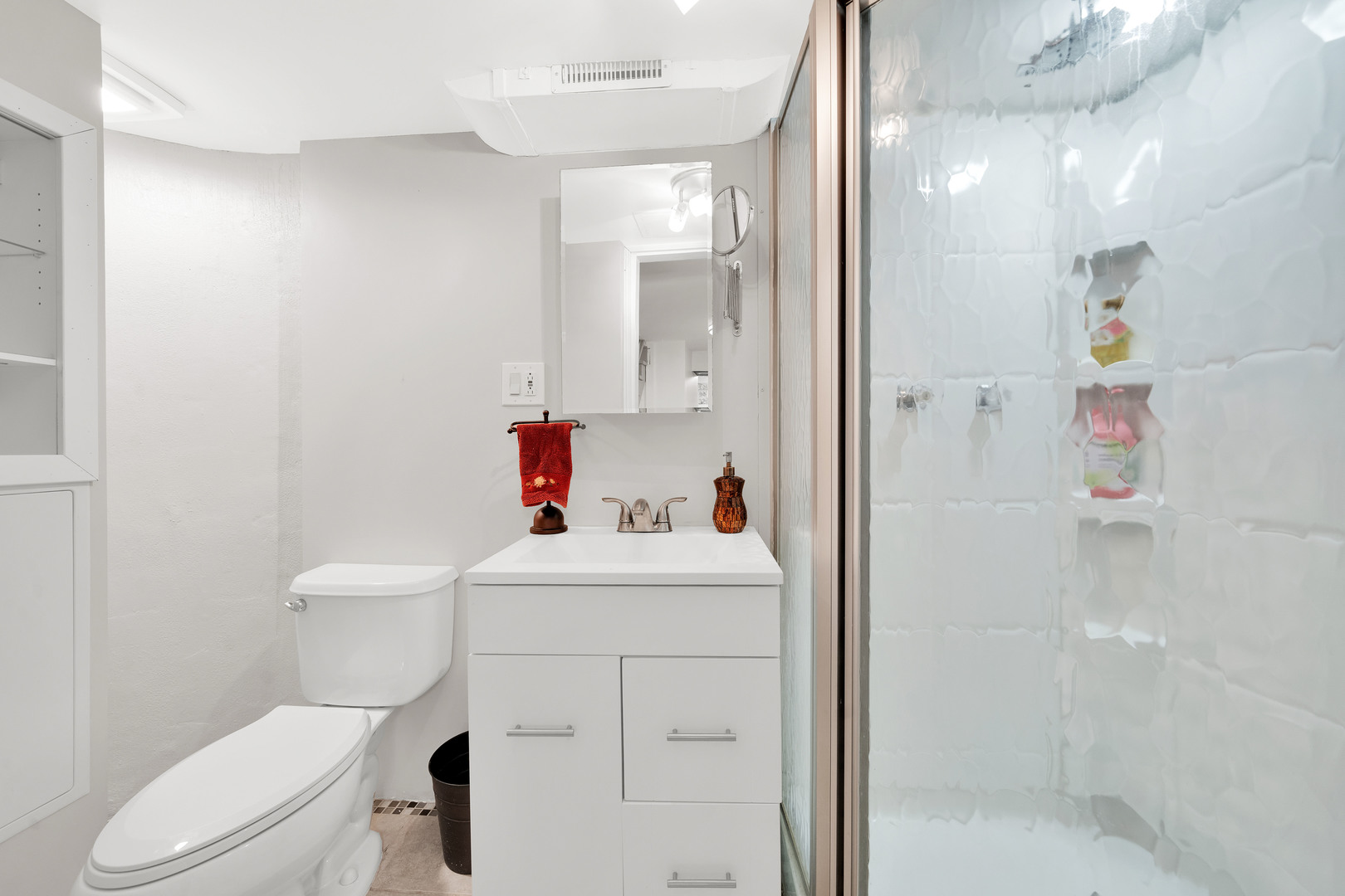 478 Kent Road Riverside, IL 60546 - Photo 14 of 41 a bathroom with a sink a toilet and shower