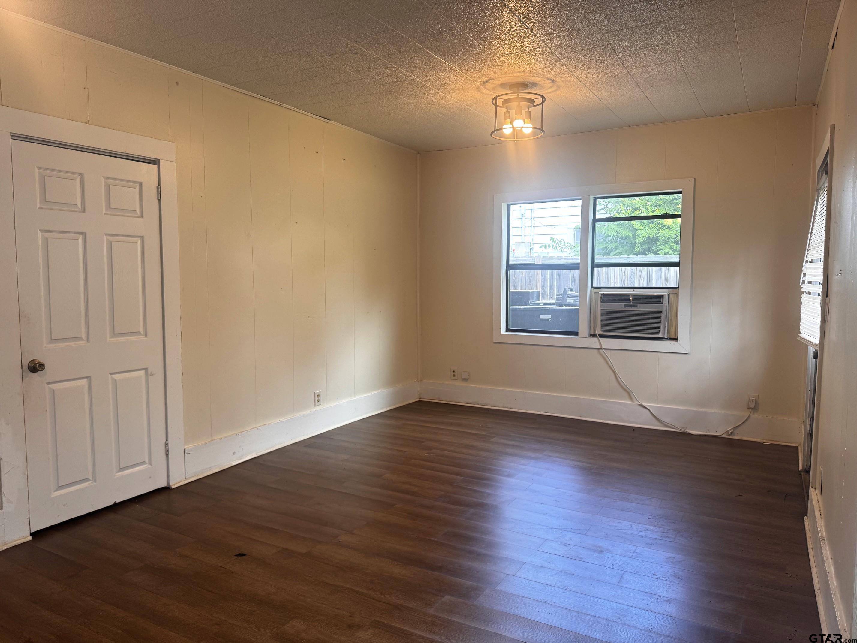 414 West 4th Street Mount Pleasant, TX 75455 - Photo 5 of 17