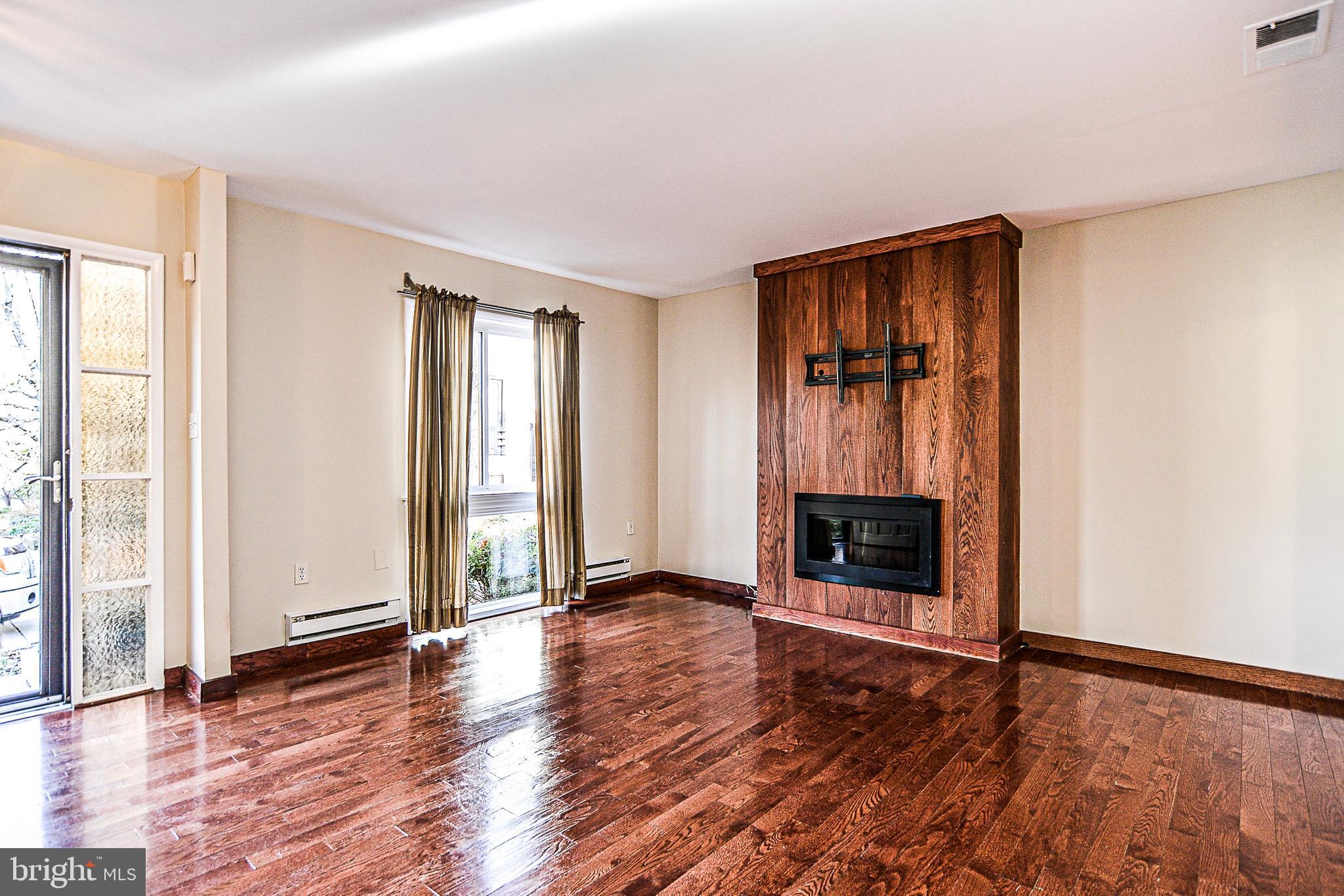 2430 Cloudcroft Square Reston, VA 20191 - Photo 3 of 27 Gallery Image 3