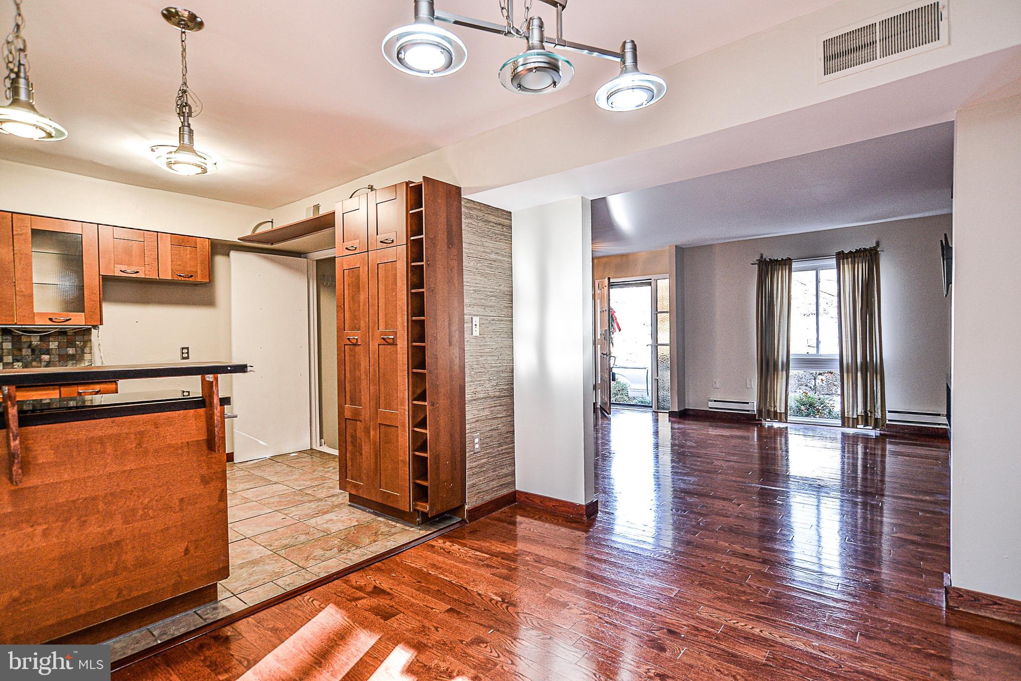 2430 Cloudcroft Square Reston, VA 20191 - Photo 5 of 27 Gallery Image 5
