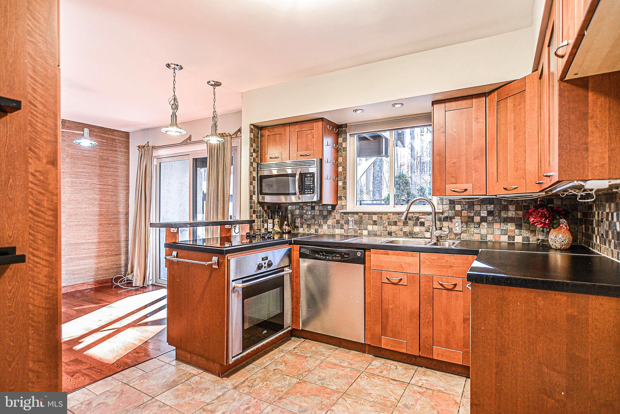 2430 Cloudcroft Square Reston, VA 20191 - Photo 7 of 27 Gallery Image 7